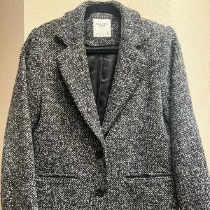 Medium length XS Abercrombie Coat in gray color